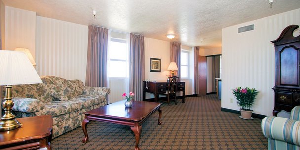 UT162_KingSuite_01
